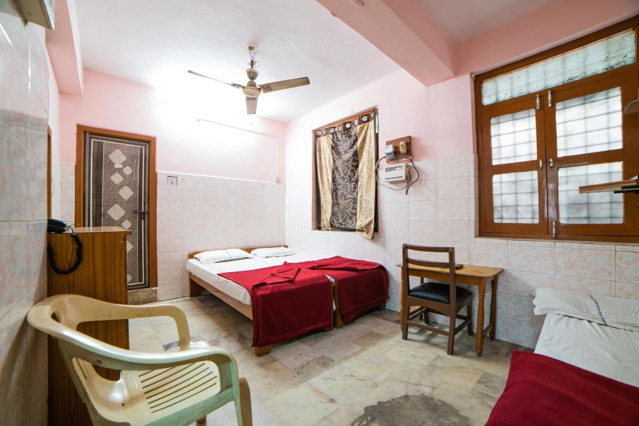 Hotel O Sree Radha Lodge Near Snow World Secundurabad Buitenkant foto
