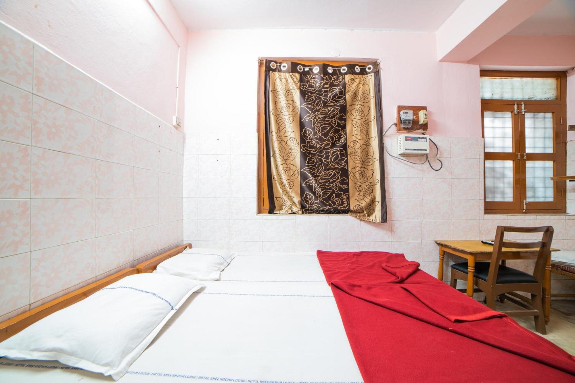 Hotel O Sree Radha Lodge Near Snow World Secundurabad Buitenkant foto