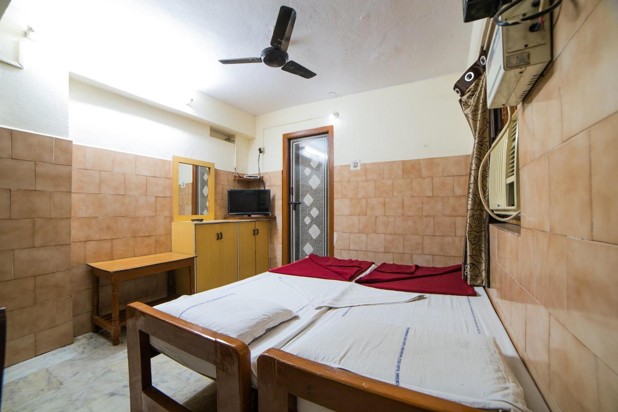 Hotel O Sree Radha Lodge Near Snow World Secundurabad Buitenkant foto