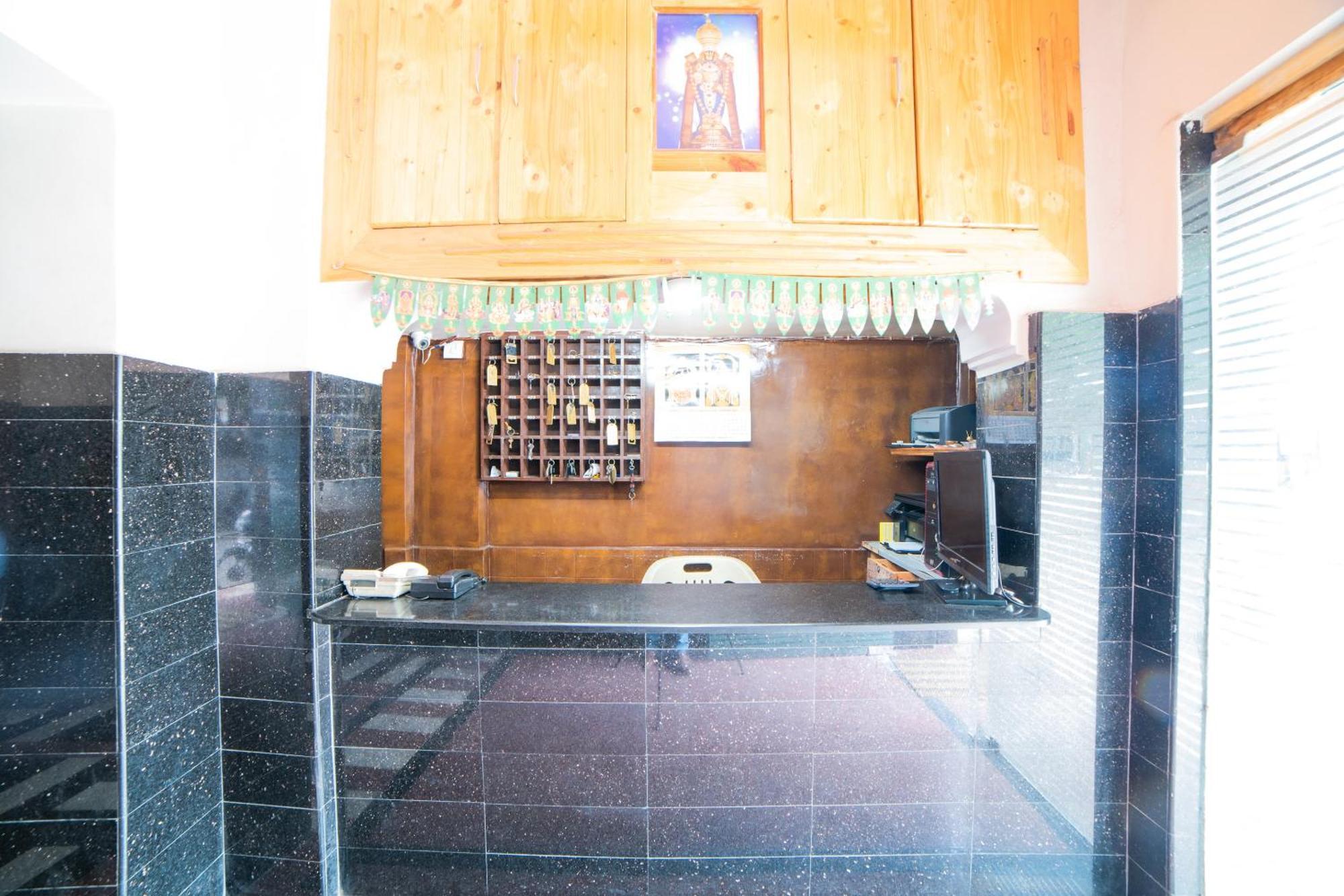 Hotel O Sree Radha Lodge Near Snow World Secundurabad Buitenkant foto