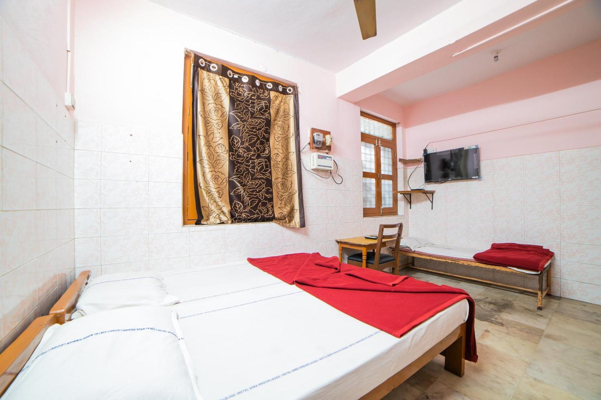 Hotel O Sree Radha Lodge Near Snow World Secundurabad Buitenkant foto